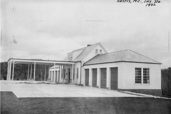 Black and white picture of the building