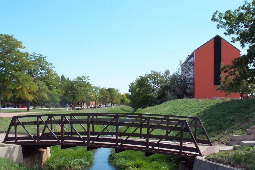 R8 DFC Bridge with red farm house 