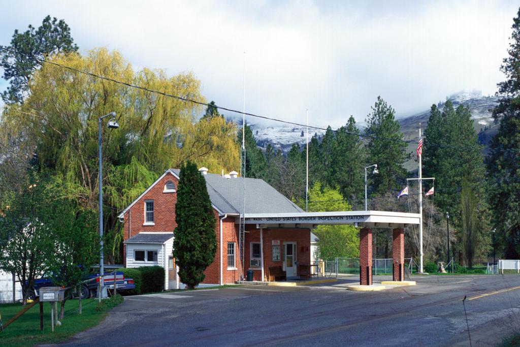 Photo of Curlew U.S. Border Station