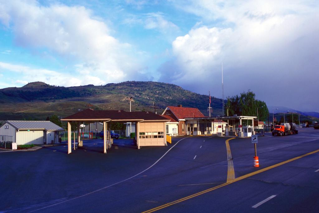 Photo of Oroville U.S. Border Station.