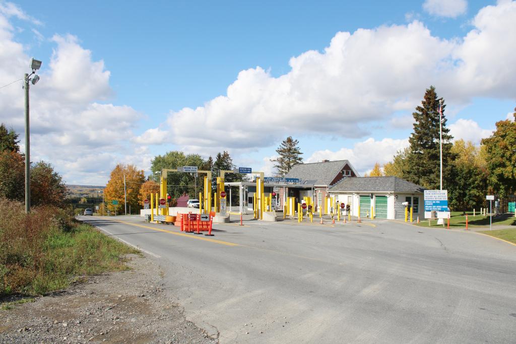 Fort Fairfield colorful modern day side view from driveway